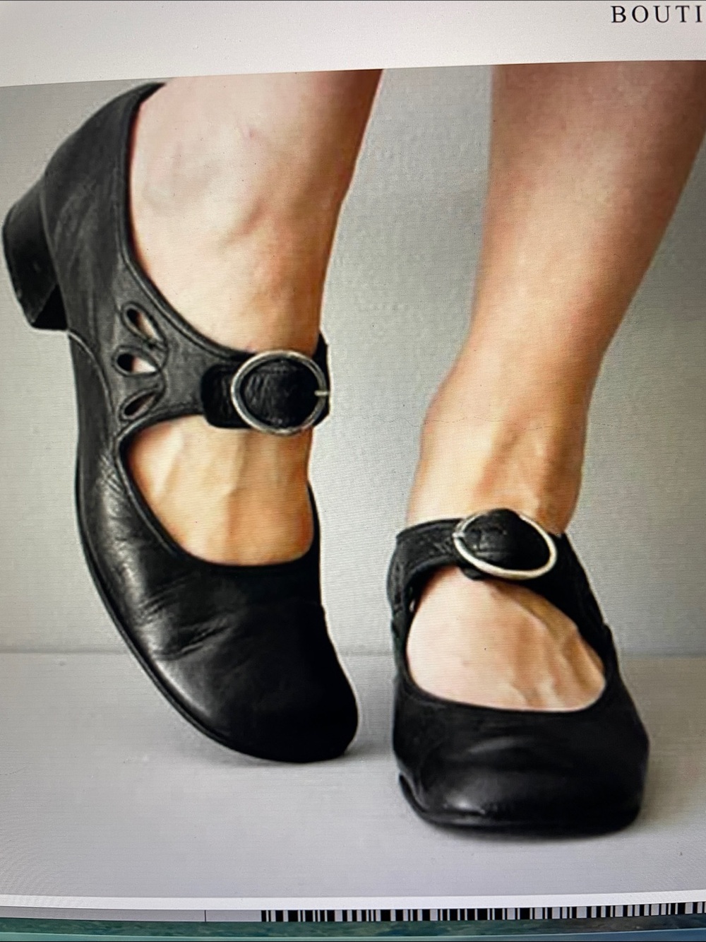 NWOT Classic Black Mary Jane Leather Flats